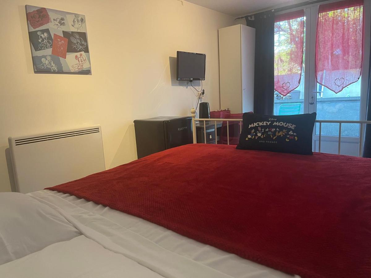 Chambres D'Hotes Poirier Bazin Montry Экстерьер фото