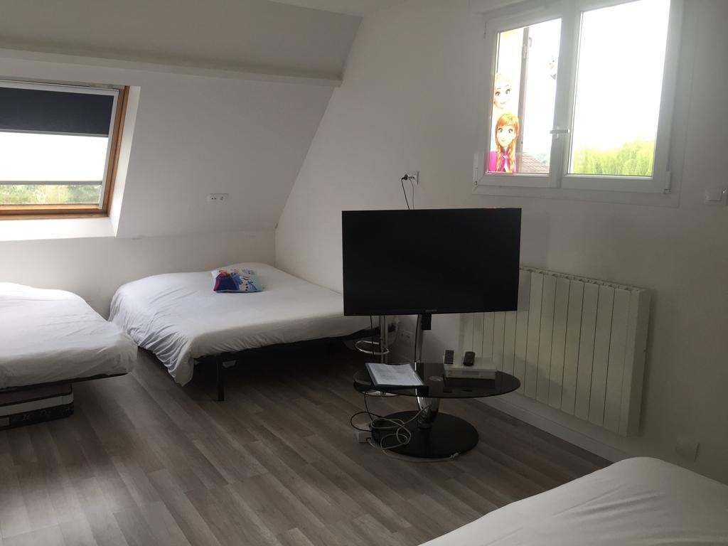Chambres D'Hotes Poirier Bazin Montry Экстерьер фото