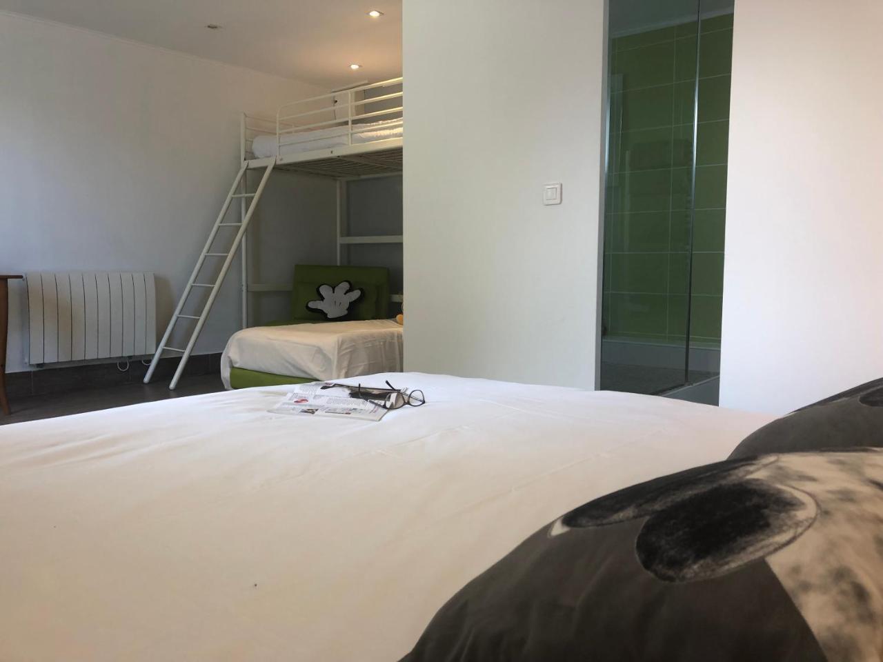 Chambres D'Hotes Poirier Bazin Montry Экстерьер фото